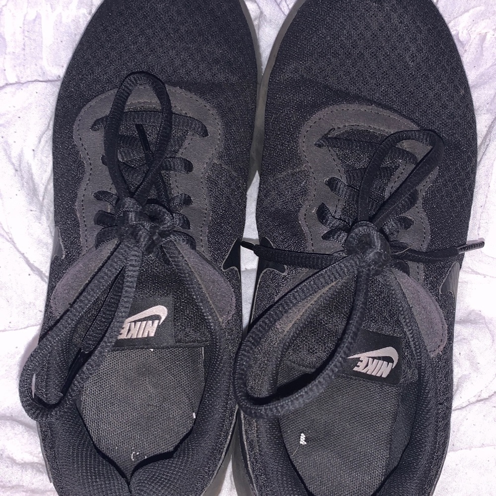 Black nike sneakers